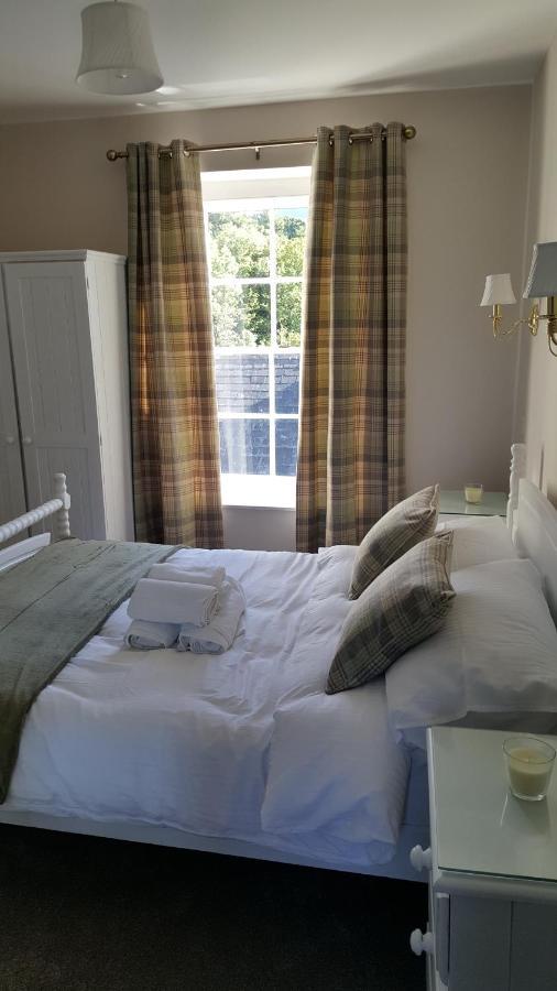 Central Bar Guesthouse Cushendall Eksteriør billede