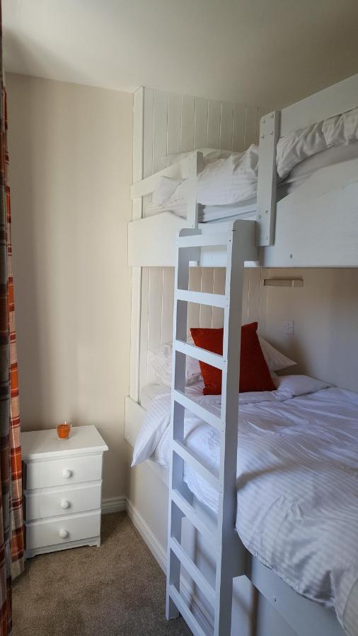Central Bar Guesthouse Cushendall Eksteriør billede