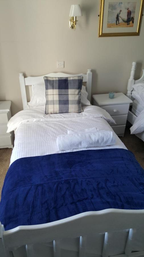 Central Bar Guesthouse Cushendall Eksteriør billede