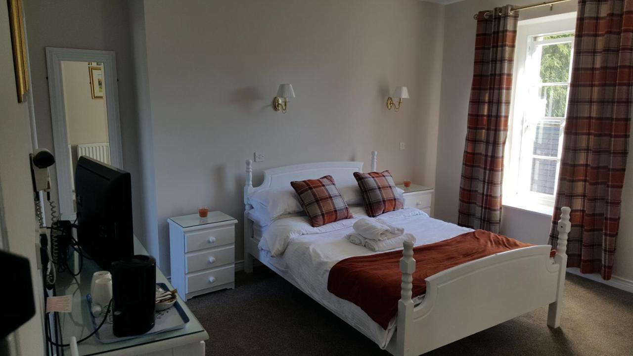 Central Bar Guesthouse Cushendall Eksteriør billede