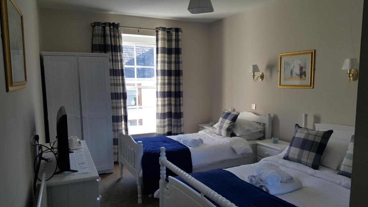 Central Bar Guesthouse Cushendall Eksteriør billede