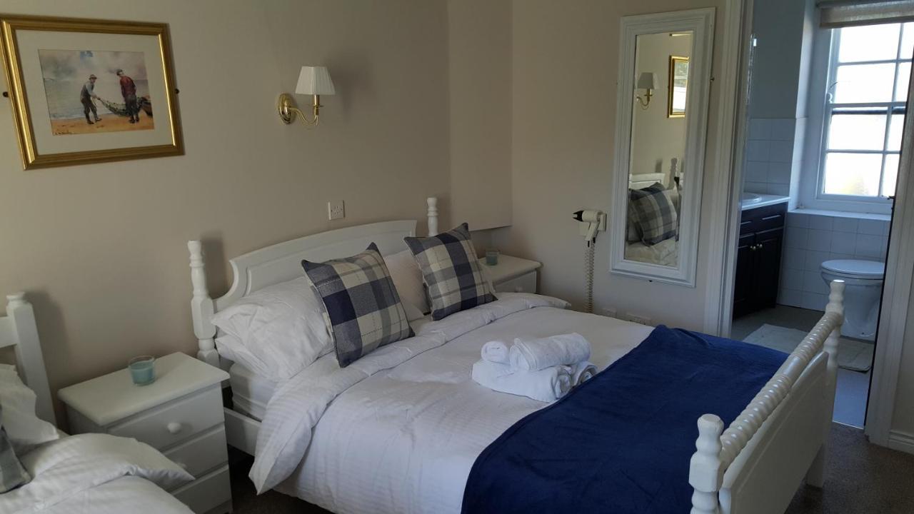 Central Bar Guesthouse Cushendall Eksteriør billede