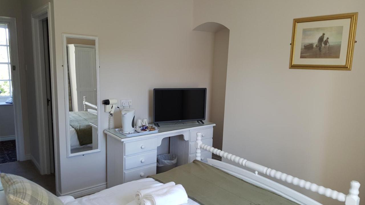Central Bar Guesthouse Cushendall Eksteriør billede
