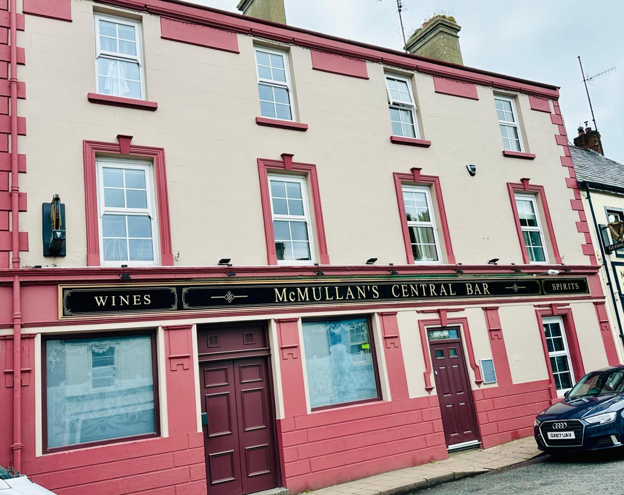 Central Bar Guesthouse Cushendall Eksteriør billede